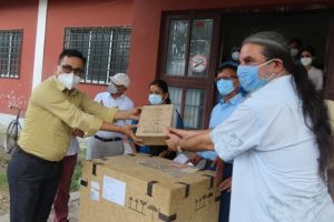 भरतपुरको कोभिड १९ प्रयोगशालालाई पिसिआर मेसिन सहयोग,कोरोना छिटो परीक्षण गर्न सकिने