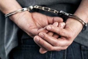 प्रहरीको सीआईडी भन्दै पैसा लुुट्ने भरतपुरका युवा थुम्सीबाट पक्राउ