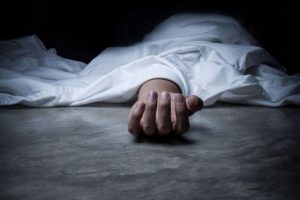 घरकाे छतवाट खसेर गैँडाकाेटमा एकजनाकाे मृत्यु