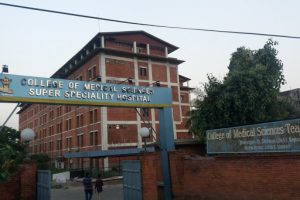 कोरोना उपचारको पैसा नतिरेको भन्दै पुरानो मेडिकल कलेजले दिएन डिस्चार्ज