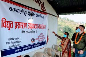 हुप्सेकोटको मोहनडांडामा बिजुली पुग्यो