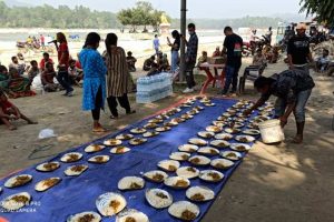 बेवारिसेलाई खाना खुवाउने अभियान सुरु 