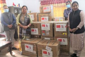 चीनद्धारा भरतपुर महानगरलाई  काेराेना विरुद्ध लड्न ठूलो परिमाणमा स्वास्थ्य सामग्री सहयोग