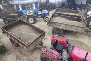 नदीजन्य पदार्थ चोरी गर्ने १८ वटा ट्याक्टर प्रहरीको नियन्त्रणमा