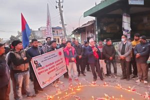 प्रधानमन्त्रीको  समर्थन गर्दै चितवनको कालिकामा दीप प्रज्‍वलन