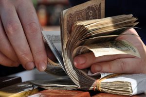 रिक्सा चालकले फिर्ता गरे नगद सात लाख