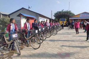 जनकल्याण मावि माडीका २० छात्राले पाए साईकल