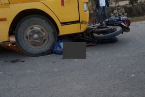 नवलपुरकाे मध्यविन्दुमा  स्कुल बसको ठक्करबाट एक जनाको मत्यु