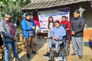 लायन्स क्लव अफ गैँडाकोट कालिगण्डकीद्धारा ह्‍‍वीलचेयर सहयोग