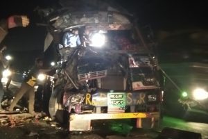चितवनमा बस र ट्रक ठक्कर खाँदा एकको मृत्यु, दुई घाइते