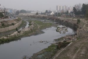 वाग्मतीमा फोहोर फाल्ने तीन कम्पनी कारबाहीमा