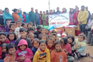 ईच्छाकामना गाँउपालिकाका  ५० विपन्‍न परिवारलाई न्यानो कपडा वितरण