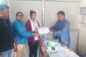 गैँडाकोट वडा नं. ५ द्धारा दर्ता कम्प्युटर अपरेटर सम्मानित