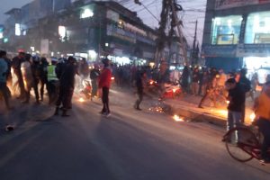 चितवनमा प्रचण्ड -माधव (समूह) को मसाल जुलुसलाई प्रहरीले लखेट्यो (फाेटो सहित)