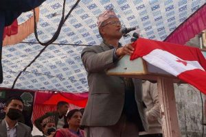 अदालतले दायाँबायाँ गरे सडकबाटै संसद ब्यूँताउने  कांग्रेस नेता गुरुङकाे चेतावनी