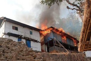 ताप्लेजुङको सिनाममा आगलागी हुँदा पाँच घर जलेर नष्ट