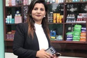 पाँचहजार बढीलाई तालिम दिएकी उत्कृष्ट मेकअप आर्टिष्ट लक्ष्मी