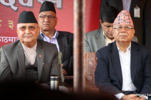 ओली र नेपालबीच धुम्बाराहीमा भेट हुँदै