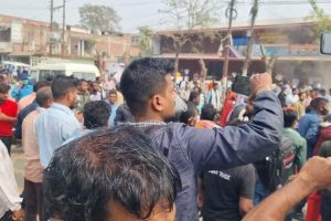 लहान मालपोतमा बम बिस्फोट : दुई कर्मचारी घाइते, भेटियो गोइत समूहको पर्चा