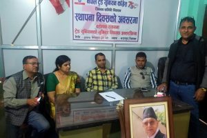 स्थापना दिवसकाे अवसरमा ट्रेड युनियन कांग्रेस चितवनद्धारा दिप प्रज्जवलन