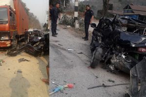 चितवनको दासढुंगामा  ठोक्कियो ट्रक र कार, दुई जनाको मृत्यु 