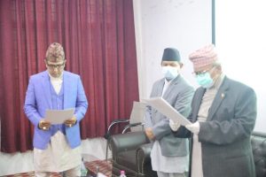 दीपक मनाङले लिए मन्त्रीको सपथ