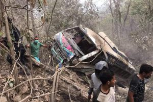दाउन्नेमा भएकाे बस  दुर्घटनामा तीन जनाकाे मृत्यु 