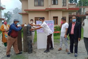 एनआरएन मोजाम्विक अफ्रिकाद्वारा अक्सीजन सिलिण्डर प्रदान