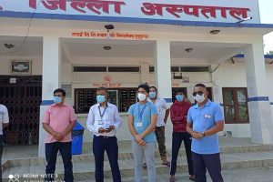 वडा अध्यक्ष श्रेष्ठद्धारा मध्यविन्दु जिल्ला अस्पताललाई सहयाेग रकम हस्तान्तरण !