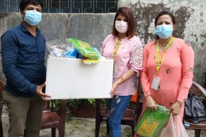 सेभ द माइन्ड नेपालद्धारा प्रेस चौतारी  चितवनलाइ स्वास्थ्य सामग्री सहयाेग