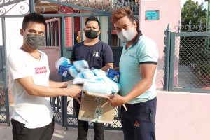 दाताको सहयोगमा फोनिज चितवनले बाँड्यो स्वास्थ्य सुरक्षाका सामग्री