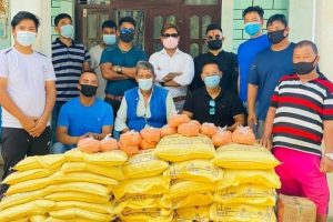 कांग्रेस युवा नेता सन्तोष स्याङतान द्वारा ४० परिवारलाई खाद्यान्न सहयोग