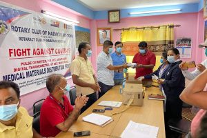 रोटरी क्लब अफ नारायणी मिड टाउनद्धारा स्वास्थ्य सामाग्री सहयोग