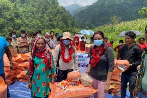 मितेरी फाउन्डेसनद्धारा चितवनमा ७५ चेपाङ घरधुरीलाई राहात बितरण