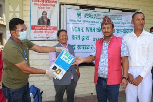 आरआरएनद्धारा इच्छाकामना गाउँपालिकालाई सात लाख बढीकाे स्वास्थ्य सामाग्री सहयोग