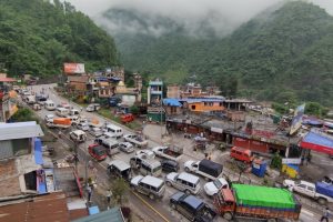 नारायणगढ-मुग्लिन सडकखण्ड एकतर्फी संचालनमा,भरतपुरको बाइपाससम्मै गाडीको लाइन