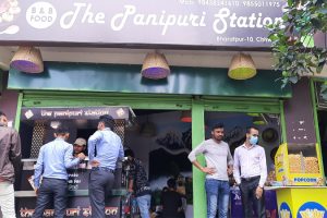 चितवनकाे  नहर चोकमा खुल्यो ‘द पानीपुरी स्टेशन’