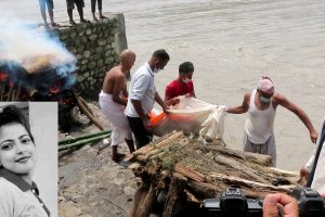 चितवनकी सुजिता भण्डारीको देवघाटमा दाहसंस्कार