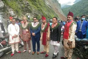 मुग्लिनको जाममा परेका बेहुलाहरुको कथा