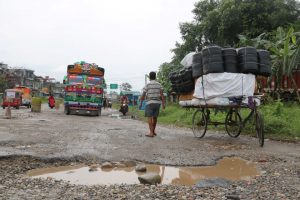 चिनियाँ ठेकेदारकाे लापहरबाही : नारायणगढ-बुटवल सडकनिर्माण कछुवाकाे तालमा !