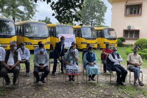 भरतपुर महानगरले दियो महानगरका ५ सरकारी बिद्यालयलाई स्कुल बस