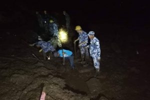 पर्वतमा पहिरो, ५ जनाको मृत्यु, ३ जना बेपत्ता