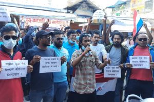 काँग्रेस चितवनका पूर्व सभापति विकास कोइरालाको पक्षमा प्रदर्शन,कारवाही फुकुवा गर्न माग