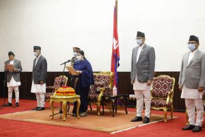 परराष्ट्रमन्त्री खड्काले लिए शपथ