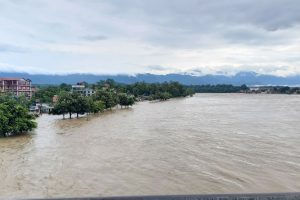 नारायणी नदीमा डुबेर एक किशोर बेपत्ता