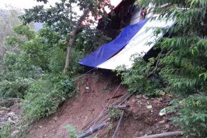 पहिरोले घर पुरिँदा ६ जनाको मृत्यु, ६ घाइते