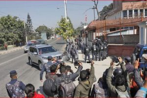 प्रधानन्यायाधीश जबरालाई रोक्न आइतबार पनि धर्ना दिने नेपाल बारको घोषणा