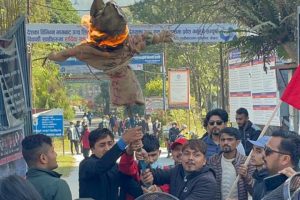 मूल्यवृद्धिको विरोधमा प्रधानमन्त्री देउवाको पुत्ला दहन