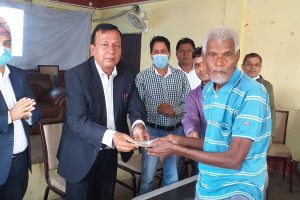 किसानलाई राहत दिने पहिलो नगर बन्यो रत्ननगर,२ हजार किसानलाई ९० लाख वितरण गरिदै