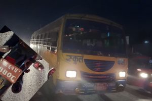 अर्किड कलेजको बसकाे ठक्करबाट चितवनमा माेटरसाइकल चालककाे मृत्यु